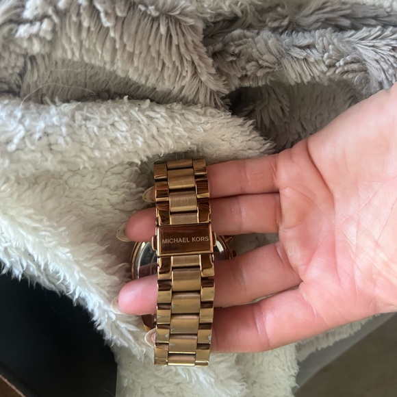 Michael Kors Rose Gold Watch - Picture 2 of 5